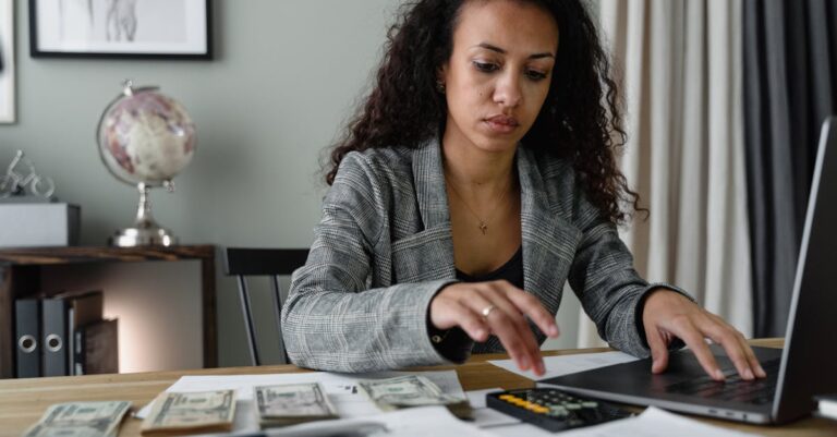 discover essential tips and strategies for managing your personal finances effectively. learn how to budget, save, invest, and plan for your financial future with our comprehensive guides and expert advice.